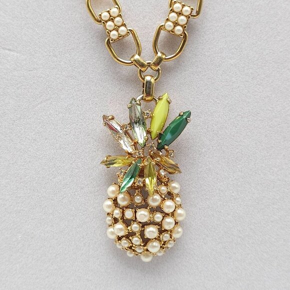Ann Taylor Pearl Cluster Pineapple Green Rhinestone Gold Tone Long Necklace - Picture 2 of 7